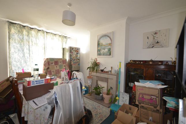 Geary Road, London photo 4