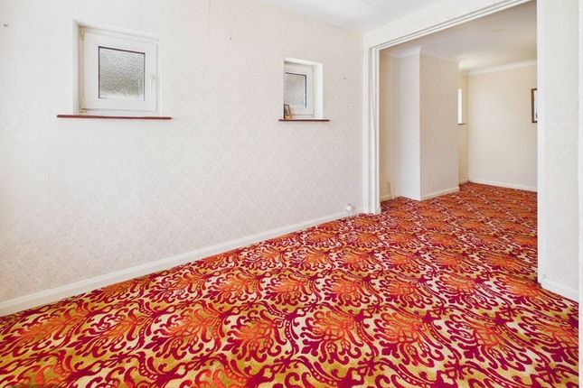 8, Harewood Gardens, Sanderstead photo 4