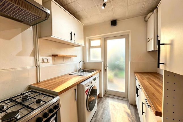 5 Birkdale Avenue, Romford photo 4