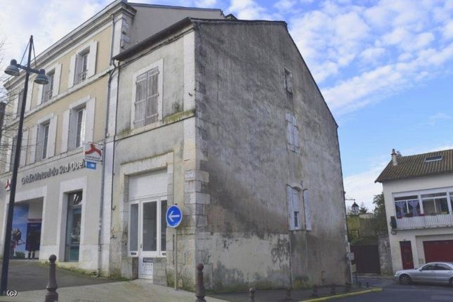 Town house for sale in Ruffec, Poitou-Charentes, 16700, France