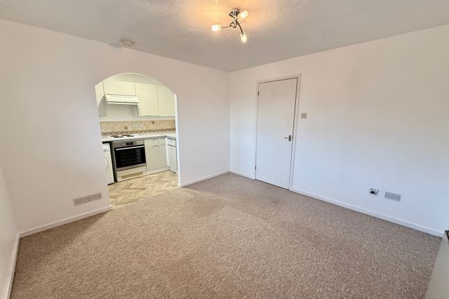 9, Basildon photo 2