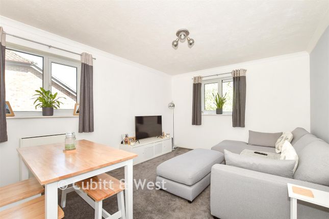 37, Black Swan Close, Crawley photo 4