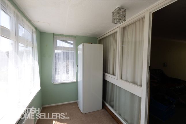44, Holly Way, Colchester photo 4