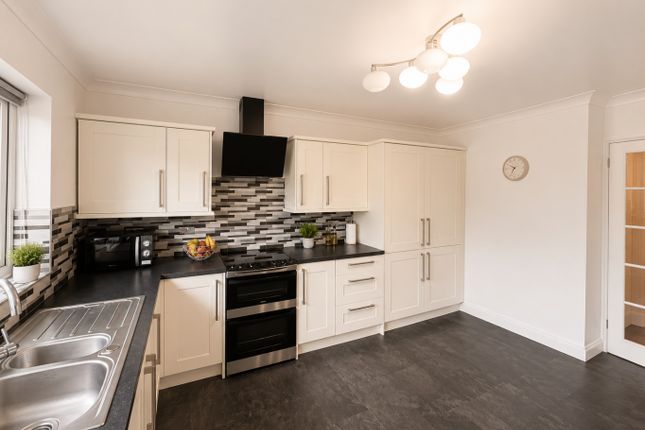 220 Point Clear Road, St. Osyth, Essex photo 4