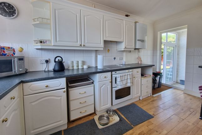 14, Dene Hollow, Drayton photo 3