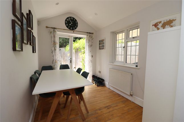 24, Willow Way, Woking photo 4