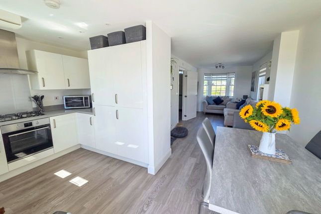 17, Pandora Grove, Plymouth photo 4