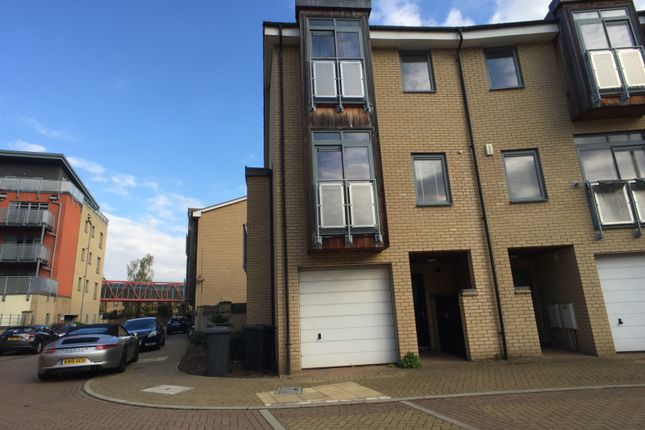 4 Bedroom Town House Next To Train Station, Cambridge, Cb1