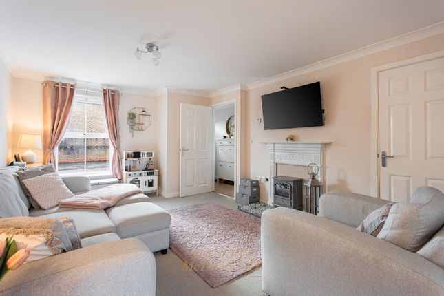 12 Hilda Dukes Way, East Grinstead photo 4