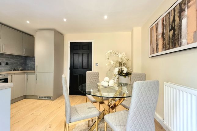 32 Lowland Close, Bridgend photo 3