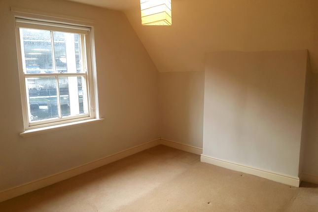 Flat to rent in Cheltenham Crescent, Harrogate