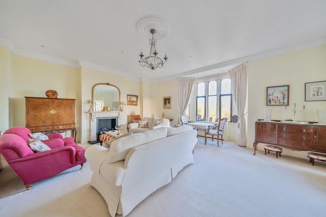 19 Stanmore Hall, Wood Lane, Stanmore photo 3