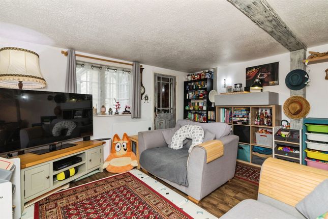 399, Beccles Road, Lowestoft photo 2