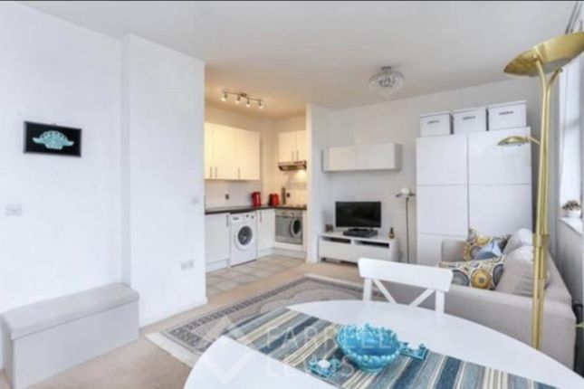 125 Bromyard House,, Bromyard Avenue, London photo 5