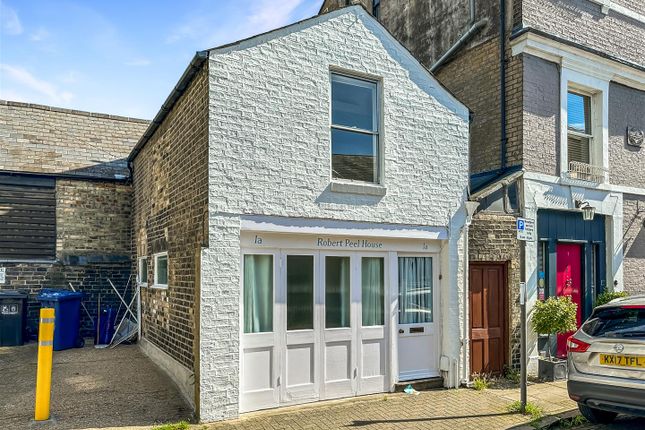 Link-detached house to rent in Victoria Street, Cambridge
