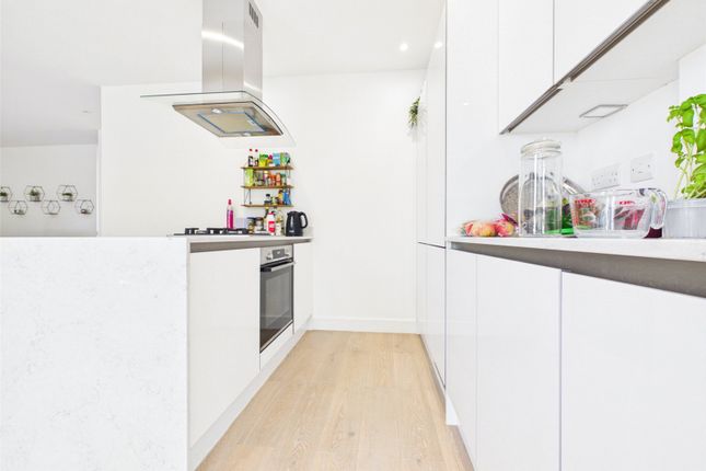 Flat 4,, Heathland House, Ickenham photo 5