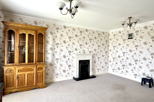 43 Windsor Court, Hoxton Close, Ashford photo 2
