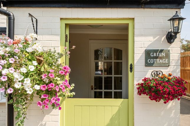 Green Cottage,, Twyning Green, Tewkesbury photo 2