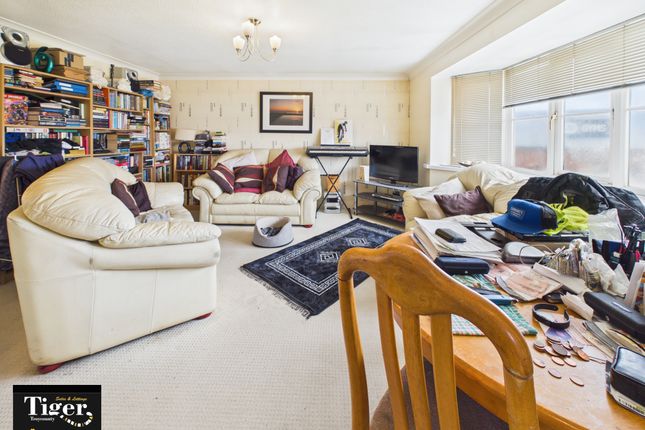 12, Sandy Close, Thornton-Cleveleys photo 2