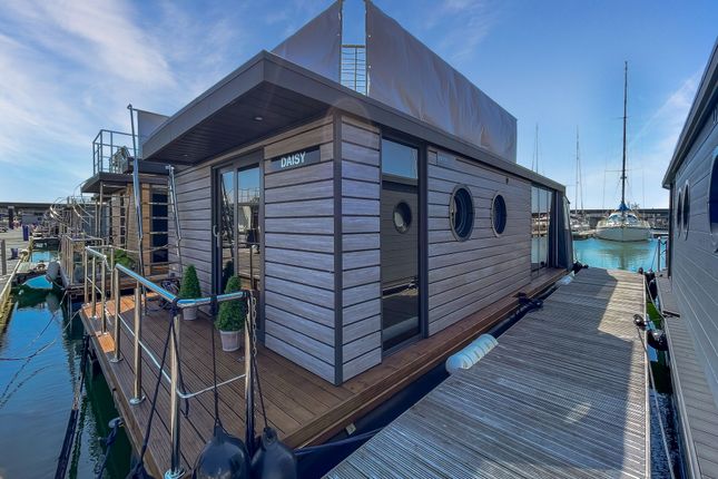 Waterlodge Oasis 5 Brighton Marina Village, Brighton photo 3
