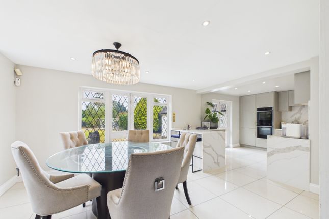 Willow Lodge, 20 Hollydale Drive, Kent photo 3