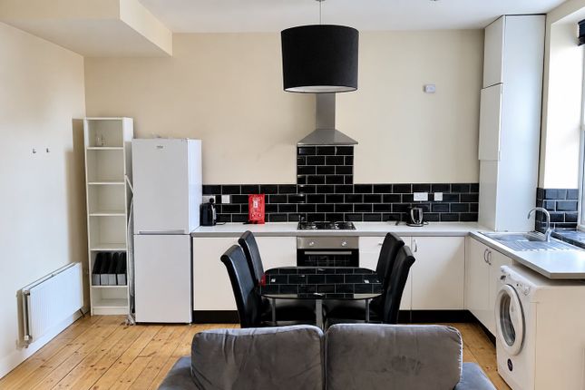 3-bed flat on Heaton Newcastle upon Tyne Tyne and Wear, £1,625/mo