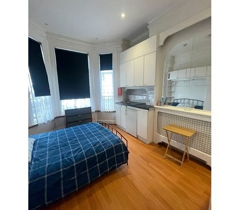 Room to rent in Hadyn Park Road, Shepherds Bush