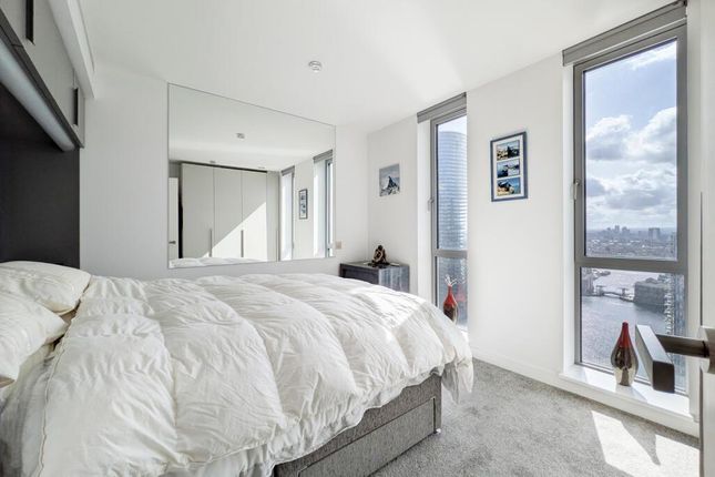 Flat 2408, 3, Pan Peninsula Square, London photo 4