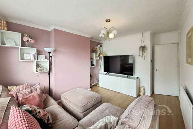 95, Chestnut Crescent, Reading photo 4