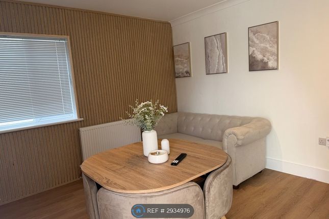 4-bed house on Abbs Cross Lane, Hornchurch, £900/mo