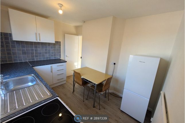 Flat, Rutland Avenue, Leicester photo 2