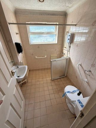 7, Joyce Dickson Close, Hampshire photo 5