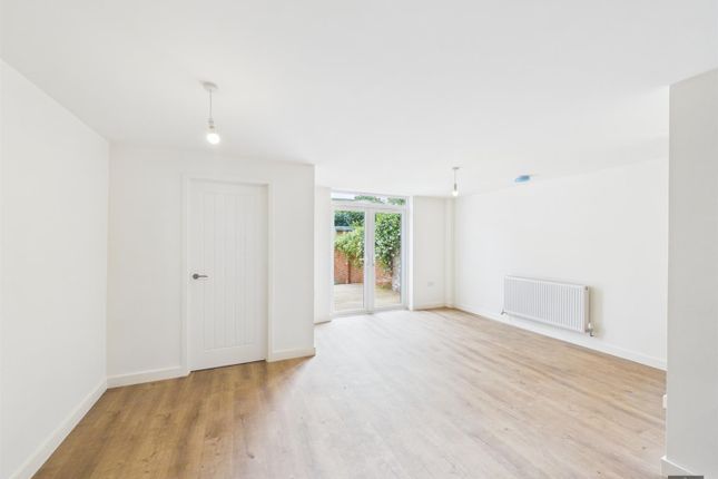 12, Codrington Street, Exeter photo 4