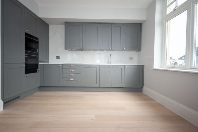 Flat 8 The Grand, Leigh on Sea photo 5