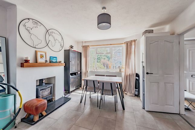 36, Park Avenue, Redhill photo 4