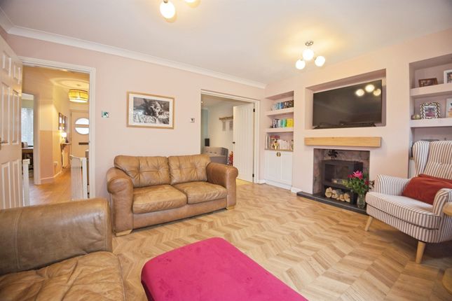 2, Willow Close, Pontypridd photo 3