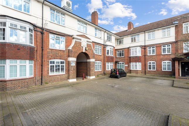 Flat for sale in Fountain Road, London