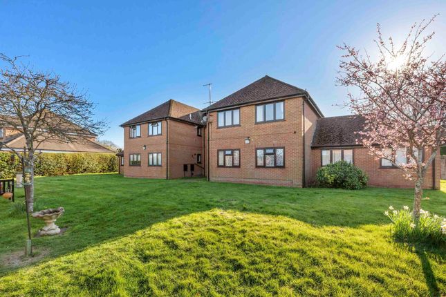 28 Russel Court Main Road, High Wycombe photo 2
