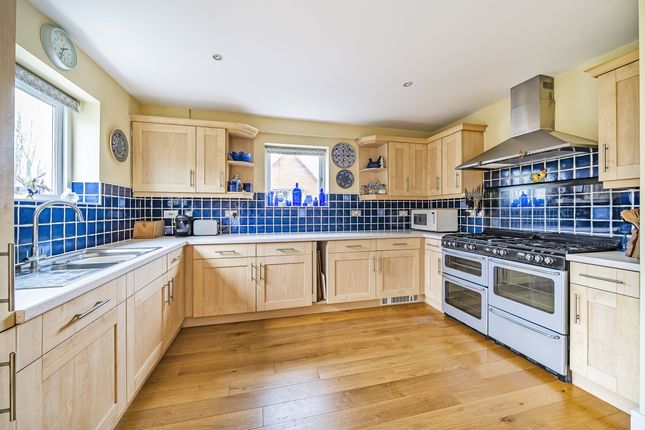 41, Alison Way, Winchester photo 4