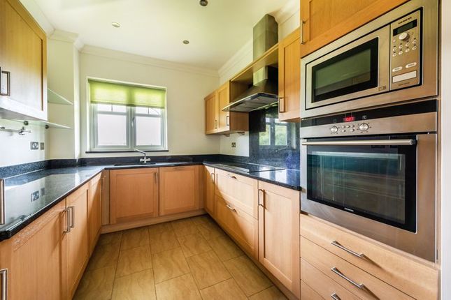Flat for sale in Guildford Road, Fetcham, Leatherhead