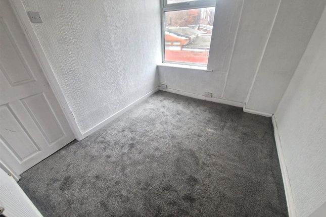 173, Roundthorn Road, Oldham photo 4