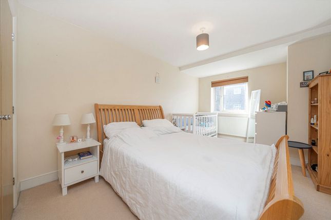 68, Sundeala Close, Sunbury-On-Thames photo 4