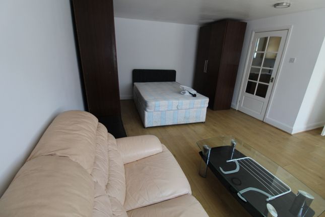 Studio - Garden - Separate Entrance- All Bills Included