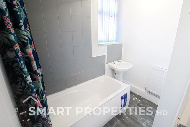 21, Chapel Terrace, Huddersfield photo 5