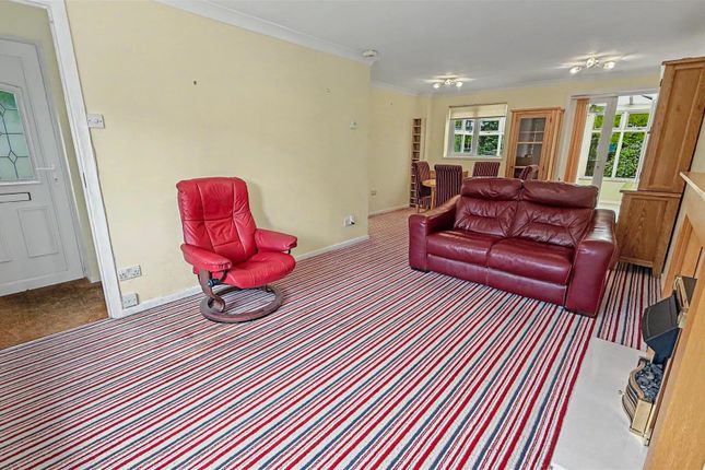 48, Raddlebarn Farm Drive, Birmingham photo 2
