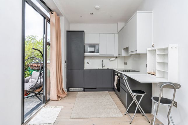 Flat 36/Wells Court, Albert Drive, Woking photo 3