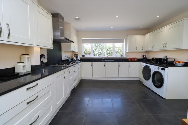 18, Skylark Road, Melksham photo 3