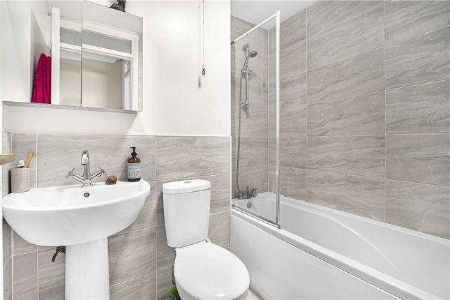 Flat for sale in Connaught Gardens, Morden