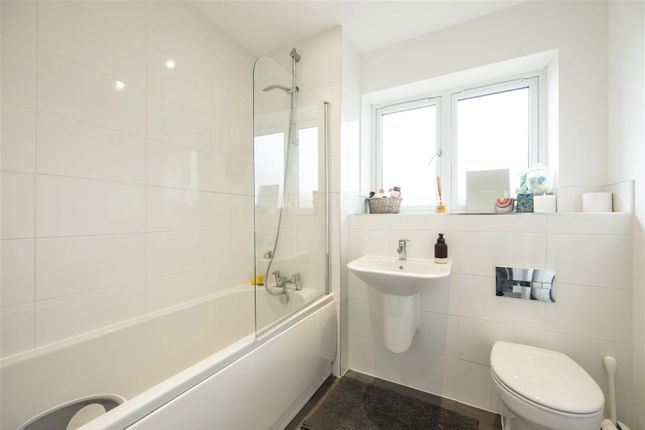 Semi-detached house for sale in Vantage Copse, Southampton