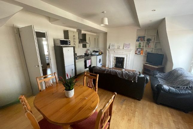 Maisonette to rent in Top Flat 2A Stat, Balham High Road, Balham